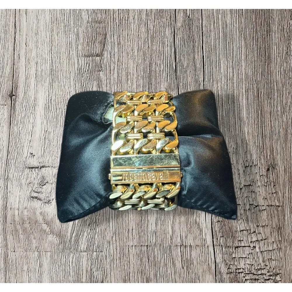 Roberto cavalli Watch With Distinctive Gold-plated Chain Link Bracelet W/box